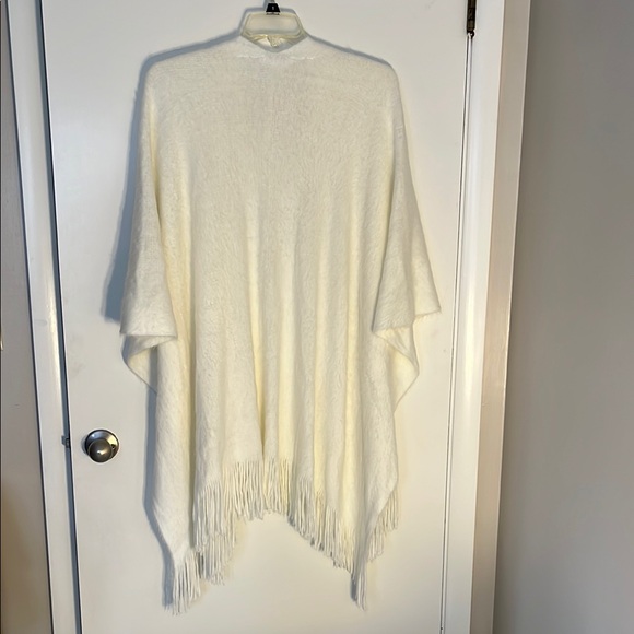 LC Lauren Conrad Cream Cape with Fringe NWT - Picture 2 of 5